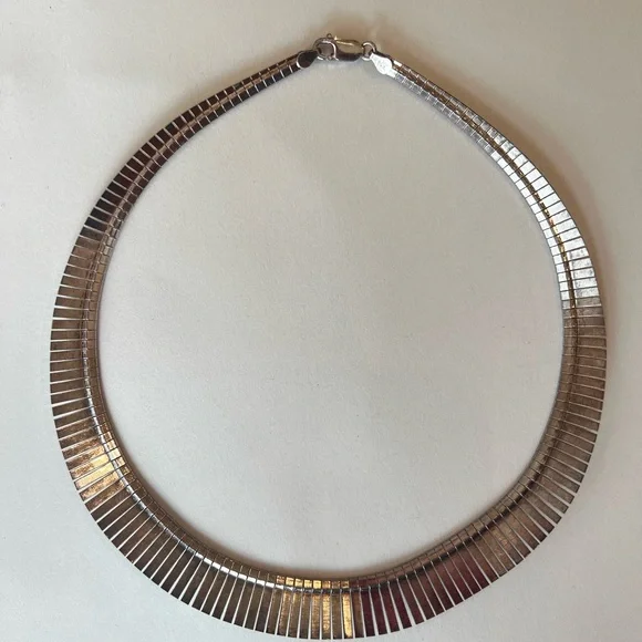 Elegant Silver Necklace - Picture 3 of 9